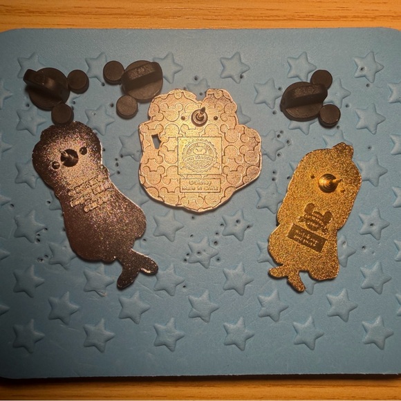 Cruella De Vil Pin Lot - Picture 2 of 2